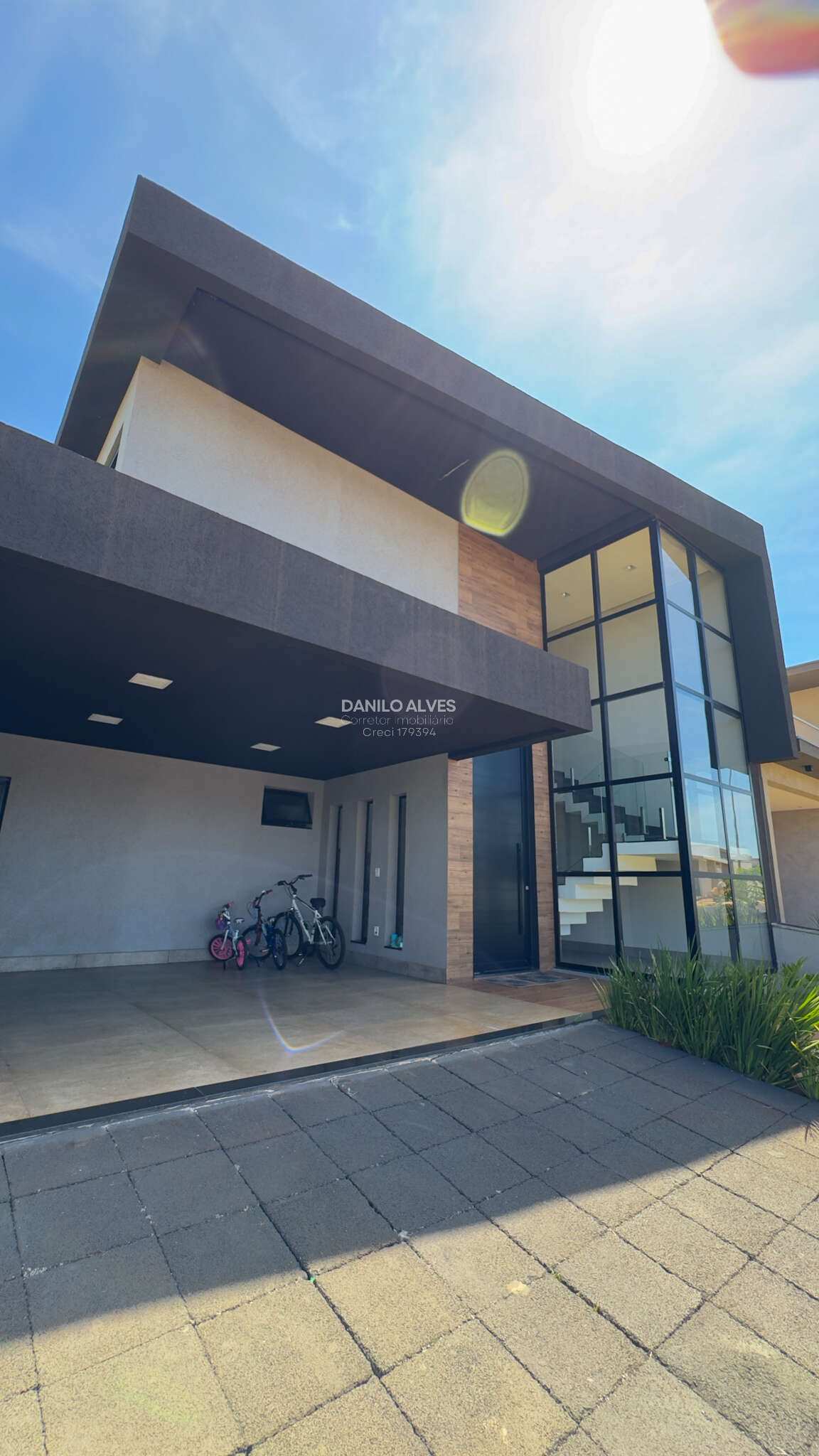  - Casa de condomínio à venda, com 4 quartos, 226m²