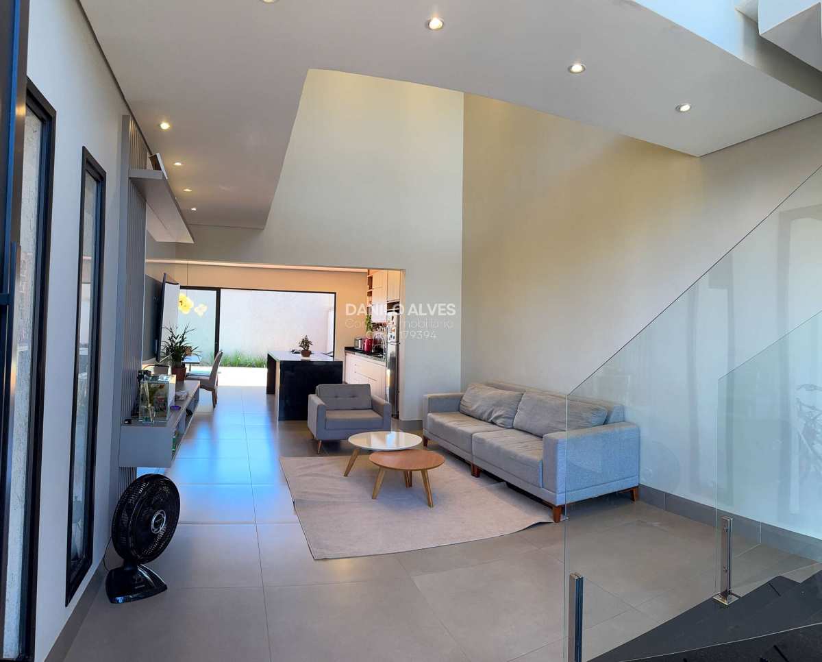  - Casa de condomínio à venda, com 4 quartos, 226m²